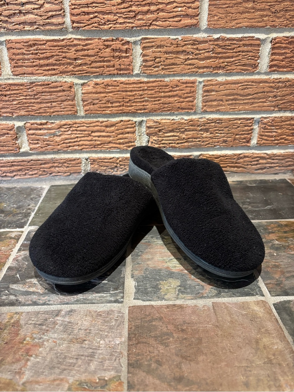 Vionic Gemma Black Women's Slip-On Plush Slippers Size 8